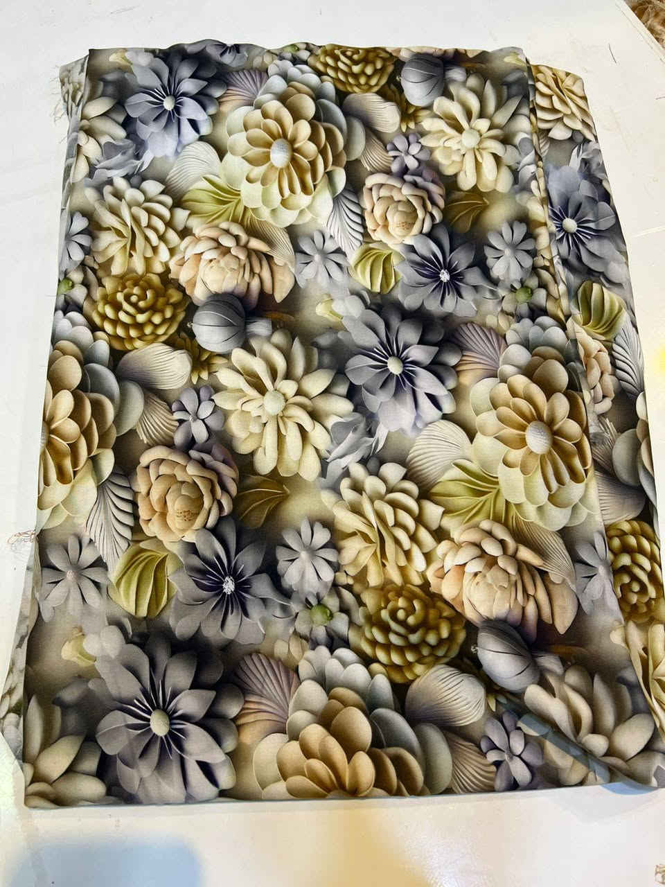 حلويات العيد. ✅
  🌸 كشمير 3D ثقيل🌸
يرهم فساتين نفانيف قميص
خاميه ثقيله درجه اولى 
‎الخاميه لاصليه وليست تقليد

‎ جميع النقشات متوفره داخل المحل

‎#جمله /#مفرد
***********
***********
 🔥‎الاستفسار عن الاسعار 💵 

يوجد خدمة توصيل للمحافظات ‎مراسلتنا على الخاص📨
