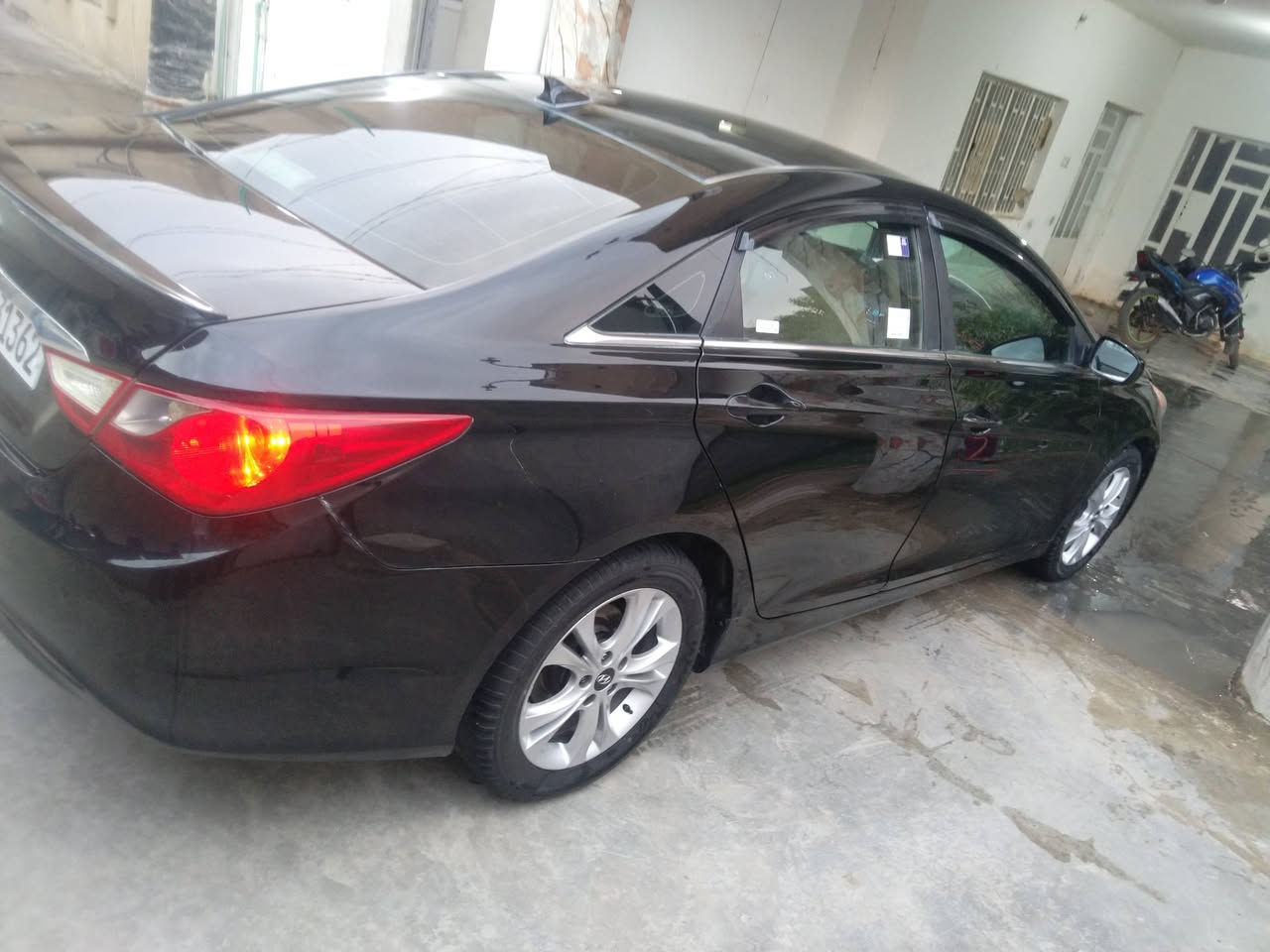 السلام عليكم.  للبيع او المراوس حسب القناعه هونداي سوناتا موديل 2013
رقم ابيل دولي   هزه جديده وسنويه مجدده تحويل مباشر 
وارد امريكي ضرر جاملغ امامي وبيها مكانات صبغ بدون ضرر 
محرك 2400كير اوتماتيك 
مكينه وكير خير من الله 
صدر جديد تخم تاير ويل كب 
شاشه كبيره كامره دواره 
تحكمات ستيرآ 
حساسات خلفيه 
سنتر لوك 
كهربائيات كلها شغاله 
سياره جاهزه من كلشي 
العنوان الرمادي الصوفيه للاستفسار هاتف ***********  متواجد خاص ارد عل اي استفسار واني حاضر
