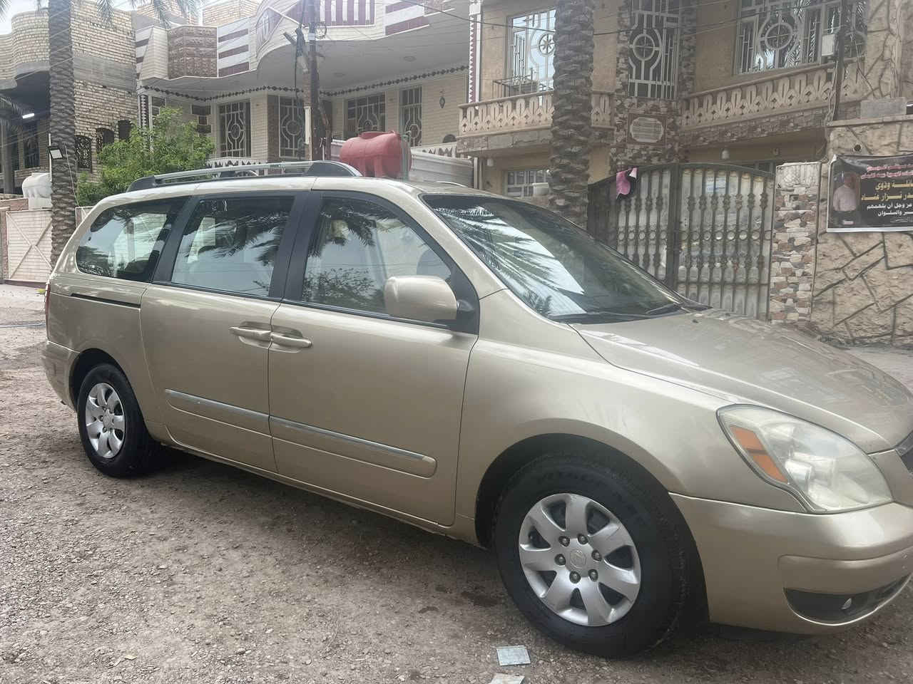 سلام عليكم هونداي انتروج سيدونا موديل ٢٠٠٧ سياره كير محرك جديد قبل سبوع شاده حاويه تخم تاير خير من الله بيهه صبغ صفحه ليمنه اثر شخوط وطخطخات بصيطه مكفوله تكم لغود شواصي السعر 127 للاستفسار ***********
