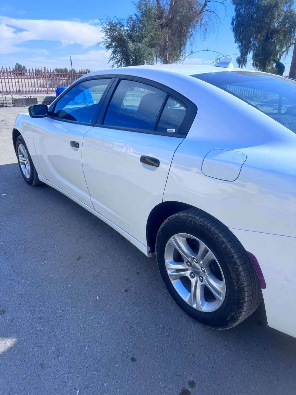 السلام عليكم دوج جارجر للبيع موديل 23 بدون رقم ماشيه 24 الف سعرها 225 وبيها مجال اخوان مكلف ب النشر اتصال ب الرقم *********** او المراسله ع الواتساب يدزلك صور الحادث العنوان البصرة القرنة القرنة, البصرة
