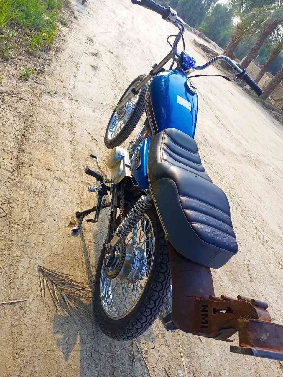 السلام عليكم شباب دراجه اربعه كير مكينه سيجي نامه شاصي 23 أوراق اصولي مكفوله كفاله عامه سعر 900 وبيها مجال مكاني عفك قريه جليحه 
الستفسار خاص او تصال ***********
