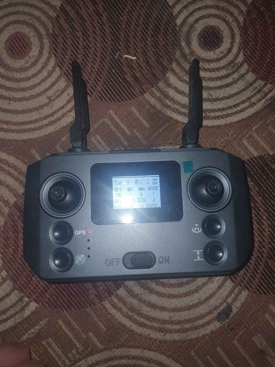 درون L600 برو ماكس كمبل مو عادي
صار ٣ اشهر من فتحتها من الكارتون طيرتها وما اعرف بيها وكعت وصار هاي الشخوط موضحة بالصور 
ابيعها ب١٢٠ قفل مع جنطة وكارتون للعلم الجديدة من ١٨٠ الى ال٢٥٠ تصل حسب الي يبيع
ملاحظة االضوء مالها واير مقطوع مو عاطل ينلحم بالفين دينار لكن ما عندي وقت اوديها
وهذا تصويرها تجي تفحص واطيرها كدامك وتشوفها بعينك


**إذا كنت صاحب هذا الإعلان وتريد حذفه لأي سبب، رجاءا أرسل رسالة إلى الدعم الفني**