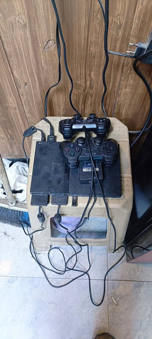 السلام عليكم بلي 2 سلم ابو المحوله للبيع مهكر فلاش بي25 لعبه السعر50 الف جوستكات 2 جدد***********بعداد الشعب مقابيل جامع الشروفي
