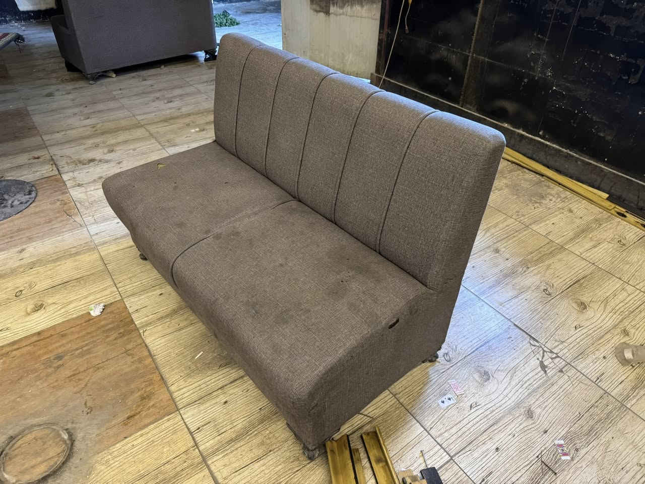 السلام عليكم عندي ذني القنفات 20 وحدة للبيع سعر القطعة 25 مكاني بغداد الزعفرانية الاربع شوارع 
***********
