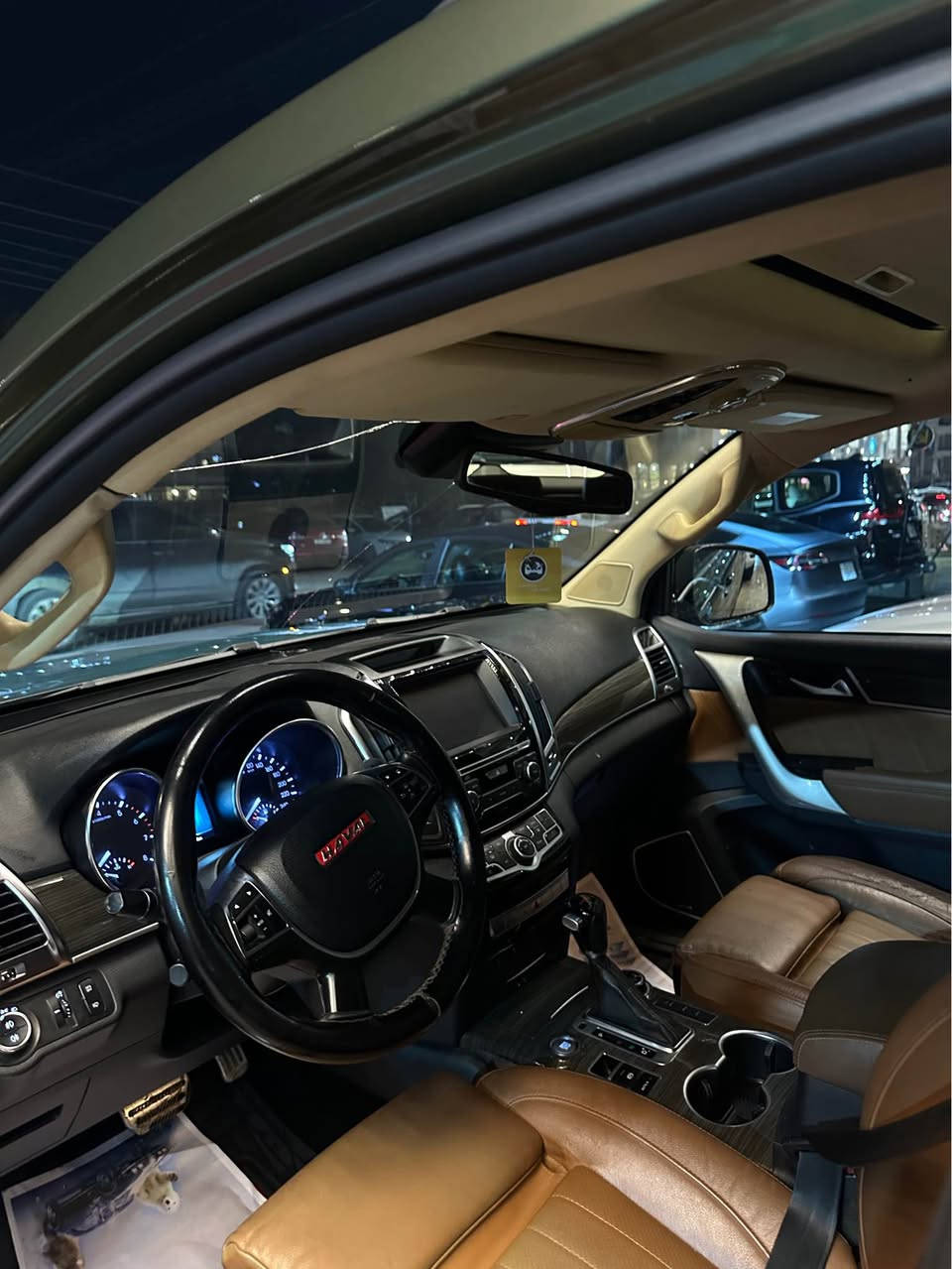 هەڤاڵ 2018 H9 فول فول مواسەفات
ڕەنگی کەسک 
سلاید 
3 شاشەیە
7 نەفەری 
دەبل ئەکسل 4-4
کوشین جلد
کوشین کارەبایی
کوشین خەزن
کوشین مەساج
کوشین هیتەر
تەنها 83 هەزار ڕۆیشتووە و یەک دەست لەلای خۆمان بووە
هەموو شتێکی نوێیە و هیچ پەڵەیەکی نییە
گێڕ و مەکینەی بەشەرتە تەنها مەکینەی کرایتەوە
نرخی 130$
ژ.م *********** أربيل, العراق
