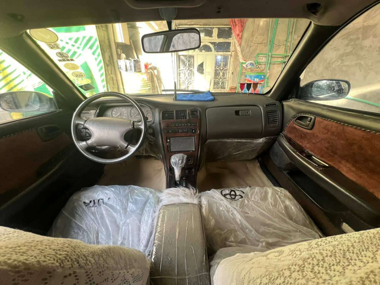 السلام عليكم سياره شيزر للبيع مكفوله من الكص  والنقل جثه  مداور ثاني يوم رقم بغداد انجليزي مكانها نجف وراعيها بالنجف سياره نظيفه غرفتها بالكرتون كهربائيات كلها شغاله  مكينه وكير مكفولات 2500 تخم تاير جديد شاشه سماعات ملكه مصبوغه جماليه والسياره مكفوله من الضربه القويه ترايك وين ما يعجبك السنويه لل 29 السعر 45 وبيها مجال اتصال الرقم *********** اقره التفاصيل وخابر موجود واتساب الحداديه توها نافضينها الحداديه
