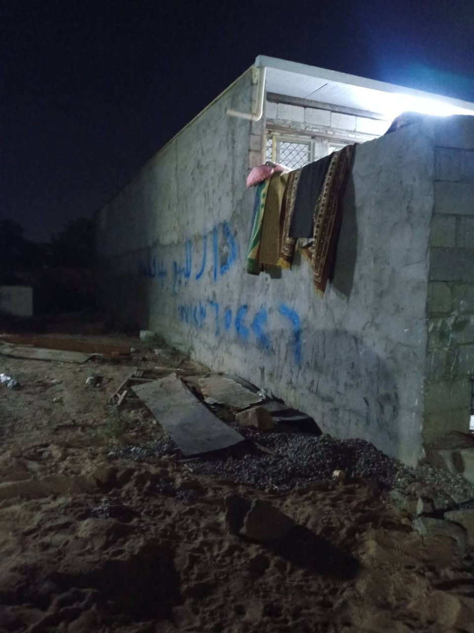 بيت للبيع ١٠٠متر زراعي قرار ١١٧سقف سندويج كاع صبه سعره ٤٠وبي مجال بسبط دور صحه ثانيه قريب لامانه *********** قطعه ١٠٠متر للبيع سعره ٢٠وبيه مجال بسبط ***********
