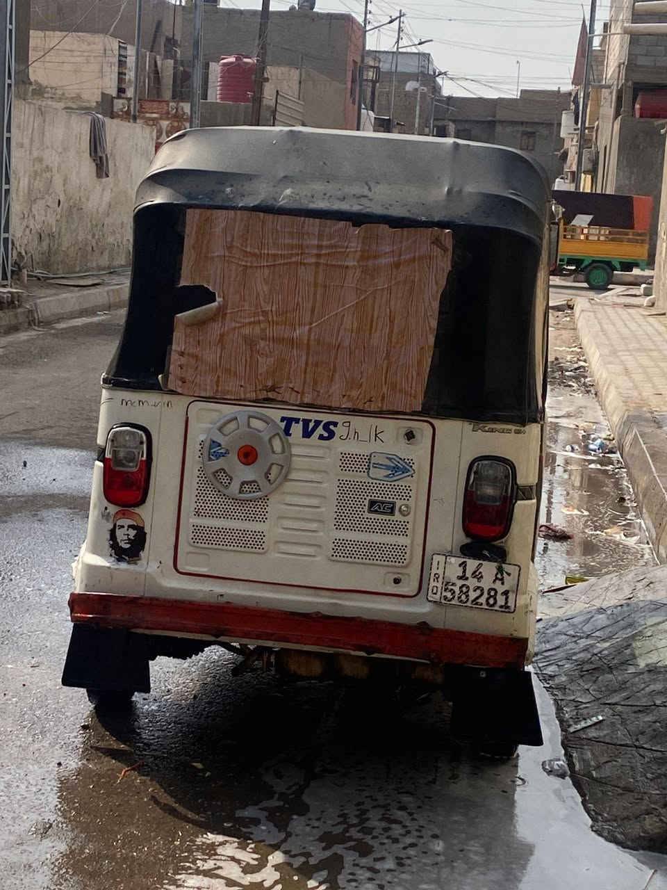 تكتك للبيع موديل 21 رقم وسنويه تحويل ثاني يوم السعر 5ونص وبيه مجال ***********
