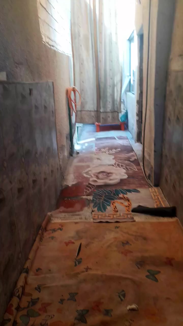 السلام عليكم بيت للايجار 90 متر خلفية مال عائلة صغيرة يتكون من 3 غرف الشعلة الغربي قريب عل علوة  بشارع البانزين خانة مال جيازنة اخر فرع على يسرة رابع بيت علشارع التبليط مقابيلة تشجير اني مكلف بالنشر اتصال على هاذ الرقم ***********       ‏‪***********‬‏
