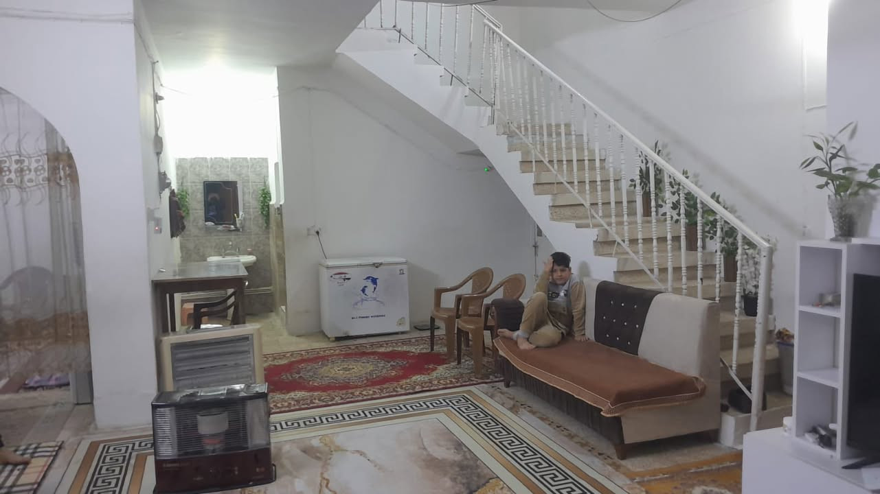 بيت للبيع-حي الافراز

المساحة الكلية 250م
2غرف نوم
للتواصل والاستفسار اتصل 
*********** او ***********
