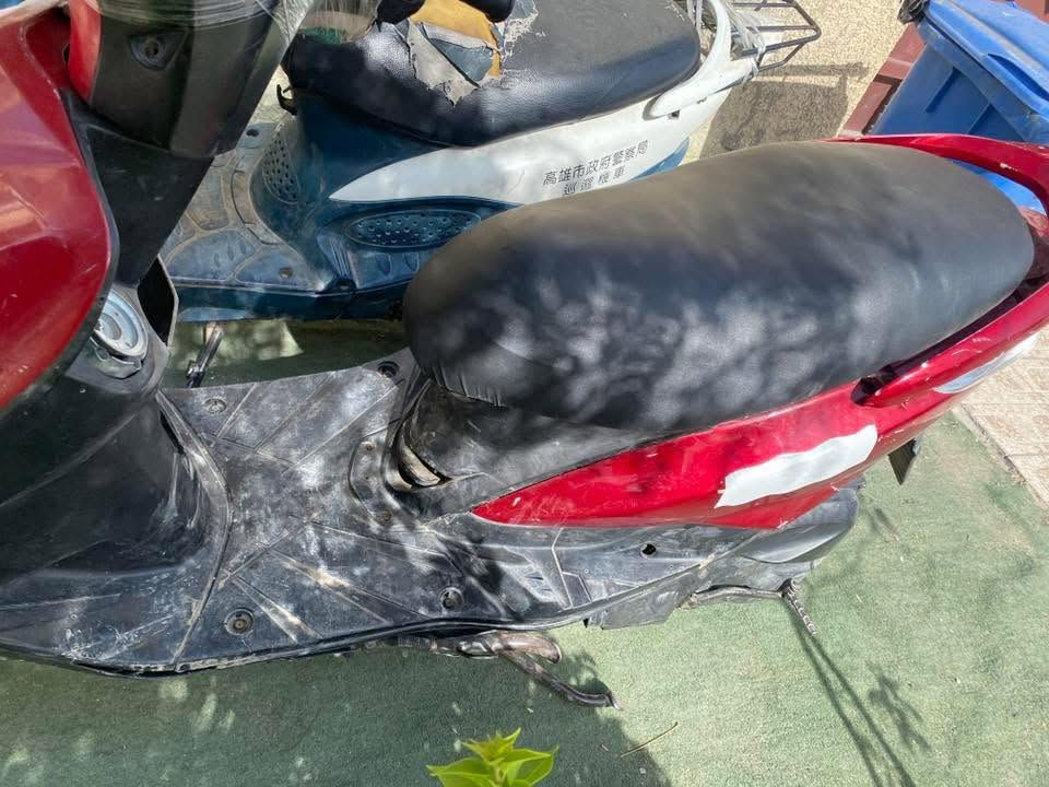 سلام عليكم
دراجه ثعلب كابريتر 

دراجه تشتغل مابيها اي خلل 

ابيع كوم حديد 300قفل 

بغداد الشعله

***********
