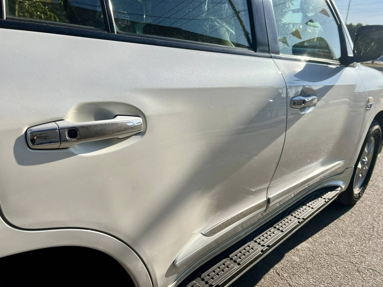 لاندكروزر 2011
5.7 مكينة ثمانية سلندر
مواصفات لكزس
ماشية 110 
السيارة جديدة بمعنى الكلمه 
تخم تاير 
مكينه گير بوضع الشركة كفالة 
السيارة ملاحظه بيها خشم البنيد صبغ على كد 4 اصابع 
الجاملغ الامامي مبدل اصلي
 و الجاملغ القديم موجود 
السيارة فقط بيها بارد على كد مكانين 
و بيها تكحيلة بالتكمه كارت 
ملاحظة 🔴 بيها رقم مميز 
السيارة باسمي هزة و رقم جديد 
مكان السيارة بغداد 
سعر السيارة 325$ 
للاتصال 
***********
