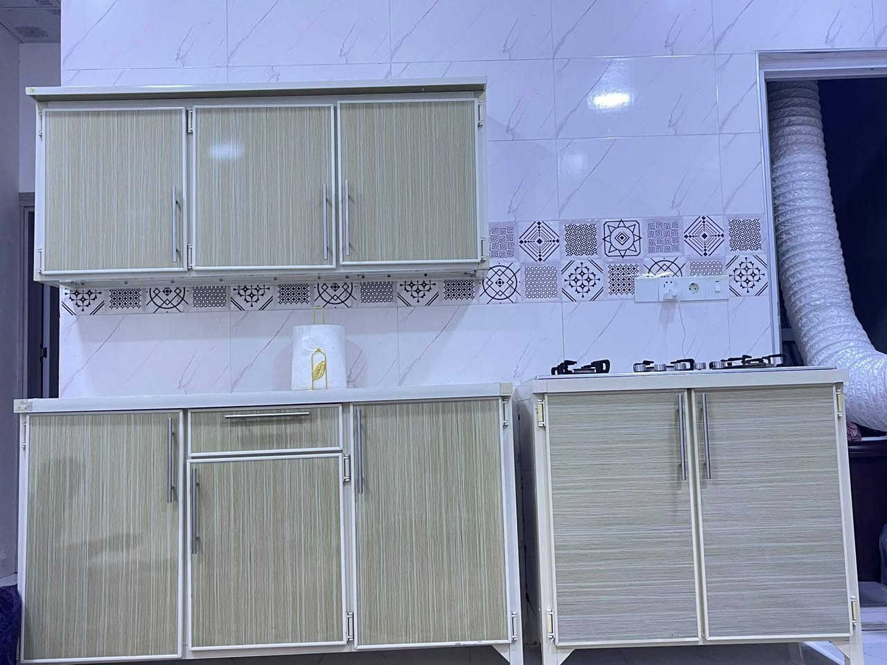 كاونتر للبيع جديد مابي اي عيب مع الطباخ عيون شغاله
سعر425 للاستفسار ***********
