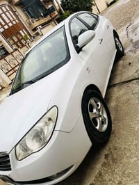 ئاڤانتی براوە 2006 کامل مەسروف کراوە  فول تەنها سلایدنیە گێرومەکینەوسە...