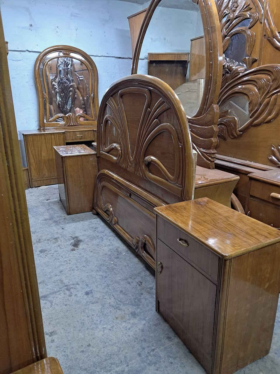 غرفه نوم ست أبواب داخل وخارج صاج ضهر جرجوبه ارتفاع الكنتور مترين وربع دنك زان مصري الغرفه ثكيله كلش اي استفسار خاص او الاتصال *********** اتصال
***********واتساب
