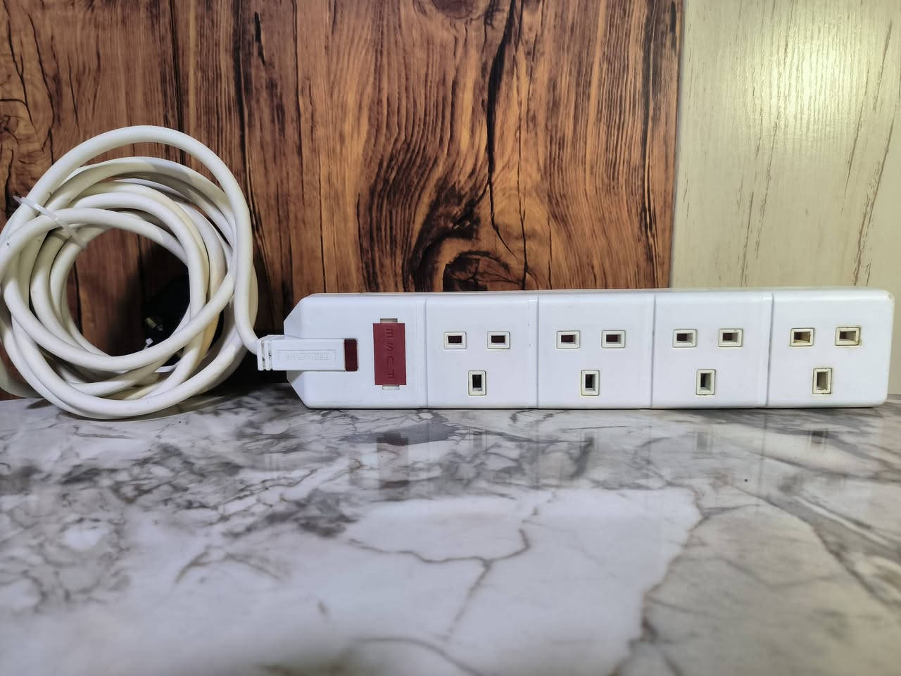 سيارات كهربائية أصلية مستعملة – بالة 🔌 🔥💪
1️⃣ سيار Belkin بريطاني (6 منافذ + نظام حماية):
 💰 السعر: 15 الف دينار
2️⃣ سيار Belkin بريطاني (4 منافذ + نظام حماية):
 💰 السعر: 12 الف دينار
3️⃣ سيار بريطاني (4 منافذ من شركة Masterplug):
 💰 السعر: 10 الف دينار
4️⃣ سيار أوروبي (6 منافذ دائرية من شركة Schuko):
 💰 السعر: 10 الف دينار
5️⃣ سيار أوروبي (4 منافذ دائرية من شركة Schneider Electric)
 💰 السعر: 7 الف دينار
6- سيار صيني (5 منافذ من شركة FUTOU)
💰 السعر: 6 الف دينار

الحالة: سيارات شغالة بدون أي مشاكل ✅

يوجد توصيل لجميع المحافظات 🚚

للطلب والاستفسار يرجى مراسلة الواتساب على الرقم [***********] أو مراسلة الخاص 📞📱
