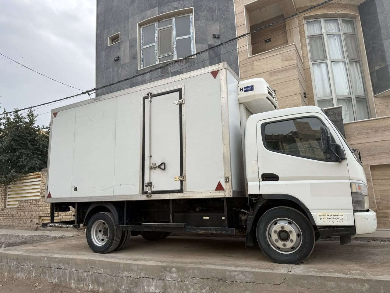 السلام عليكم للبيع كنتر براد رقم اربيل مكفوله من الصباغ والضربه مكان السياره بابل ***********السياره بسمي تريد وكاله تريد تحويل والسنويه لغايه ٢٠٢٩
