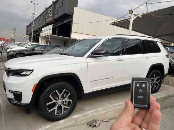 السلام عليكمJeep كراند شيروكي لببيع ليمتد
بدون صبغ 
موديل 2024
فول بس بدون بنوراما 
السعر 325 ورقة 
للاتصال ***********
