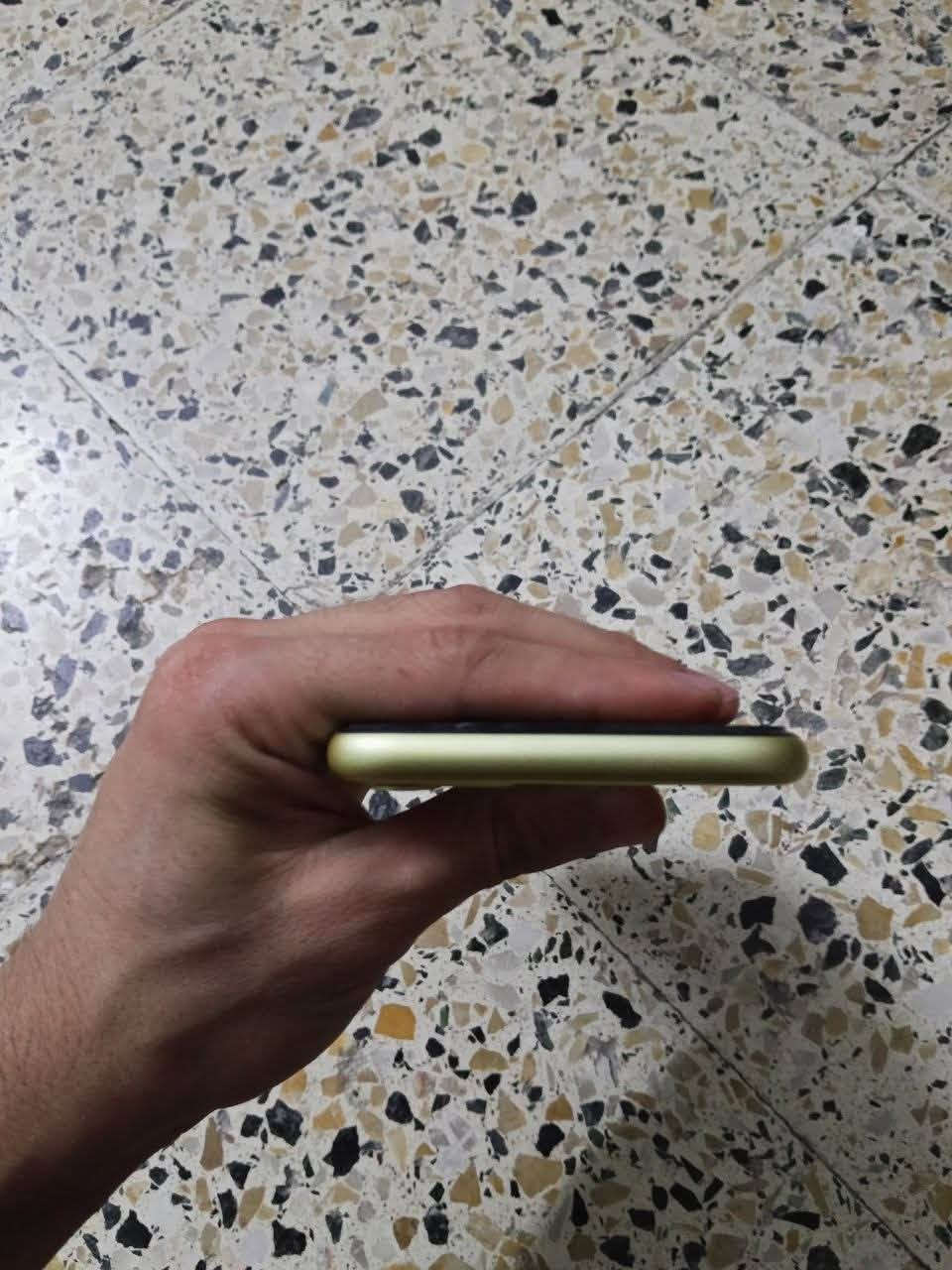 آيفون 11 عادي للبيع 
ذاكره ٦٤ 
بطاريه ٩٤ 
ما مفتوح ولا مبدل بي شي 
جهاز نضيف وضع شركه ضد المي 
سعر 250 مكاني موصل 
***********
