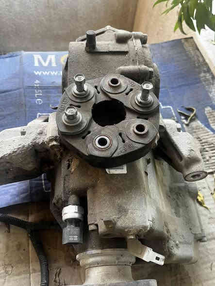 مرحبا شباب 
عندي كوبلن مال كيا سيلتوس امريكي للبيع 
وماطور مال فور ويل هم للبيع 
وحساس اللي يصير بالاكسل الخلفي 
اللي تفيدة يكتبلي ونتفق على السعر 
مكاني بغداد 
واتساب ***********
