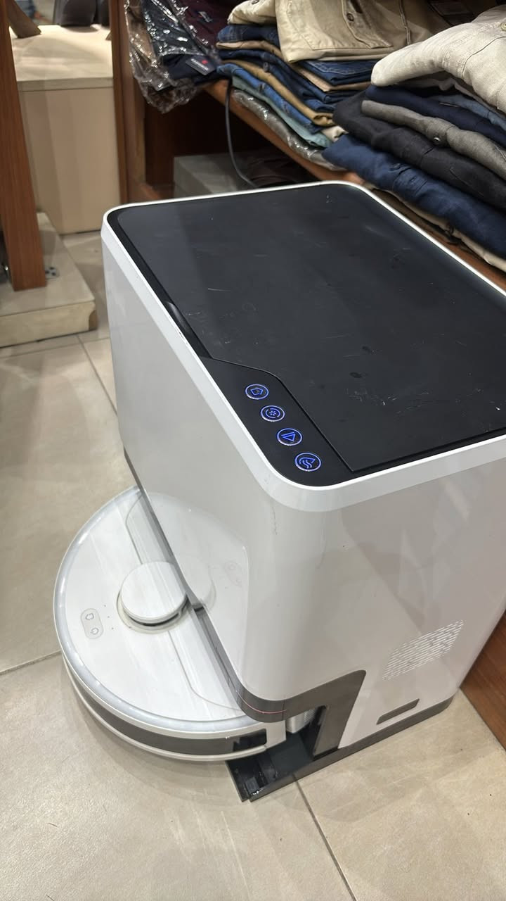 سلام عليكم مكنسه كهربائيه نضيفه بس بيه نقص قاعده خزان مي  الكنس شغال السعر ٣٥٠ بيه مجال بصيط العنوان بغداد المنصور الاستفسار رقم شغال واتساب ورقم***********
