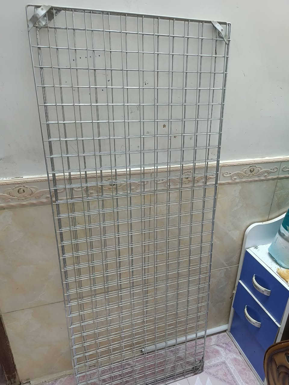 سلات للبيع + عارضة شالات 
نظيفات 
***********
