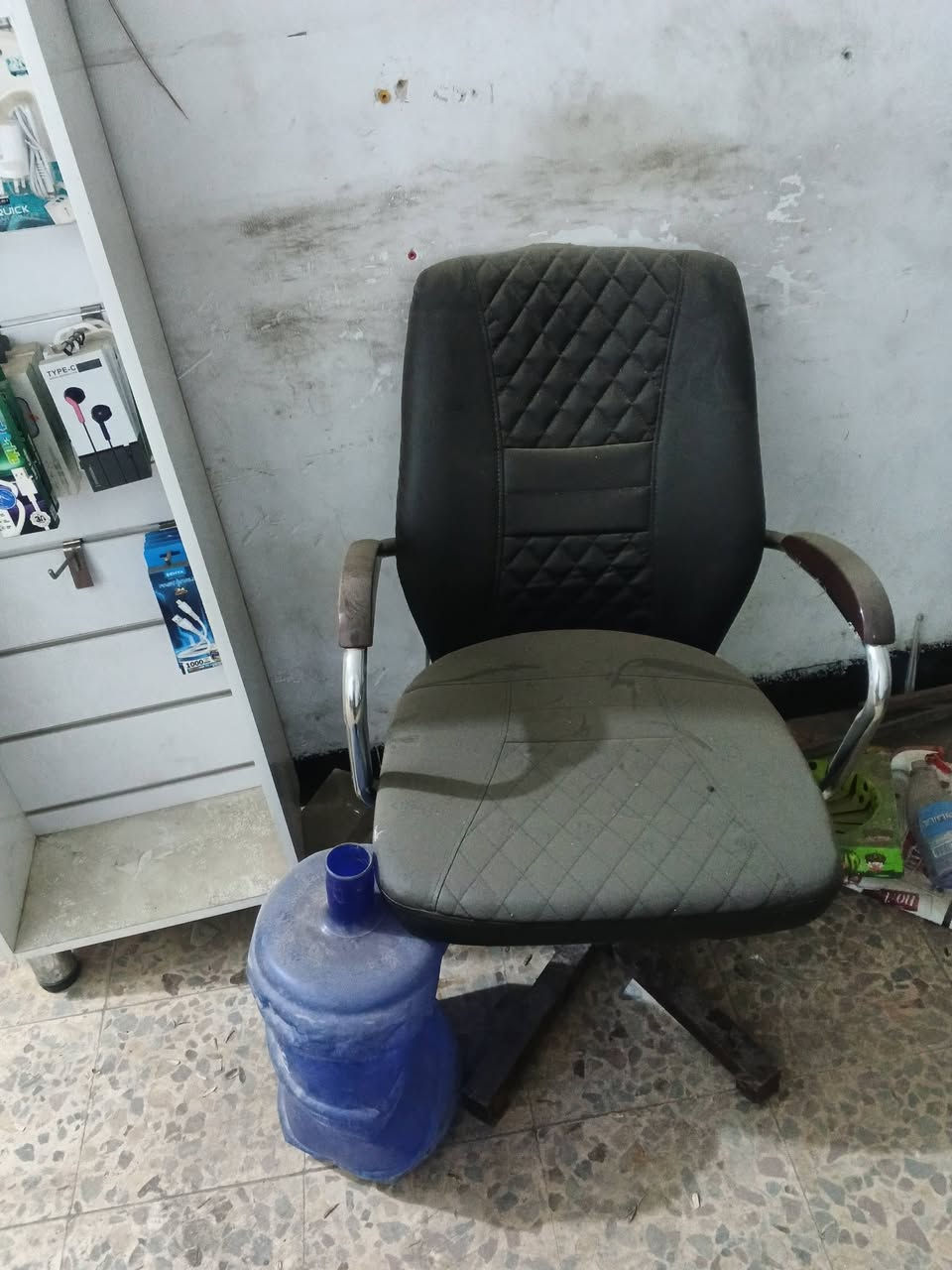 سلام عليكم هاي الاغراض للبيع مكاني بغداد الجديدة *********** مطبات الشارع جدد ٦ مترات
