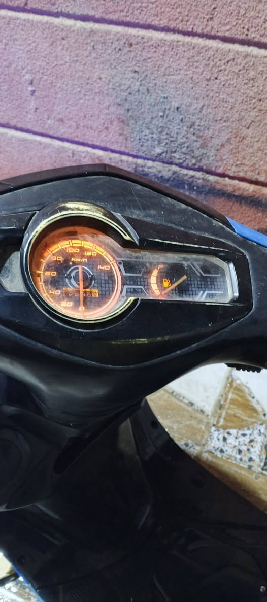 سلام عليكم دراجه سكنس باب اول دراجه خير من الله سرعه 140 كلشي شغال بيهه الدراجه بيهه خيط تبخير سعر 350 العلوان بصره تنومه ***********
