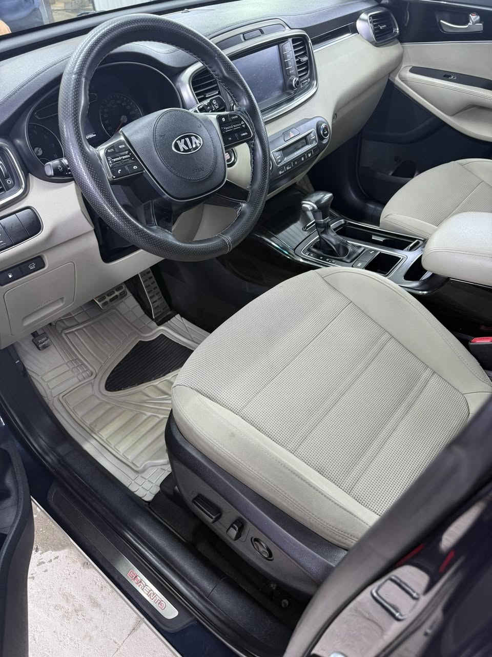 السلام عليكم للبيع  سورنتو 2020خليجي مكفولة بدون صبغ وبارد 
محرك 3500 / 6 سلندر
رقم بغداد بسمي 
7 راكب
3 قطع تبريد
حساسات اماميه خلفية
شاشه ابل كار بلي   
نضام الخرائط
اوتو هولد 
مانع انزلاق
نظام AWD
4 انظمة قياده 
جنطه كهرباء
ماشية 68000 كم جديدة 
سعرها  24800 بيه مجال قليل 
رقم الهاتف ***********
 مكان السياره بغداد
