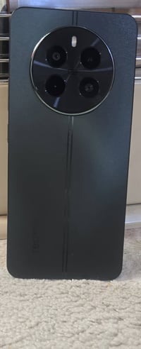 ريلمي 12 • مستعمل • زيتوني