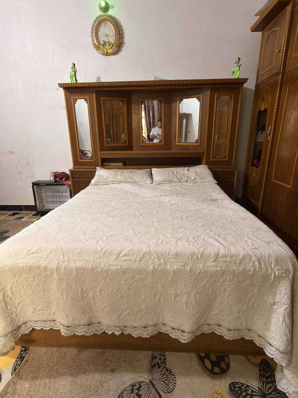 غراض للبيع غرفه نوم وتخم 16م
***********
