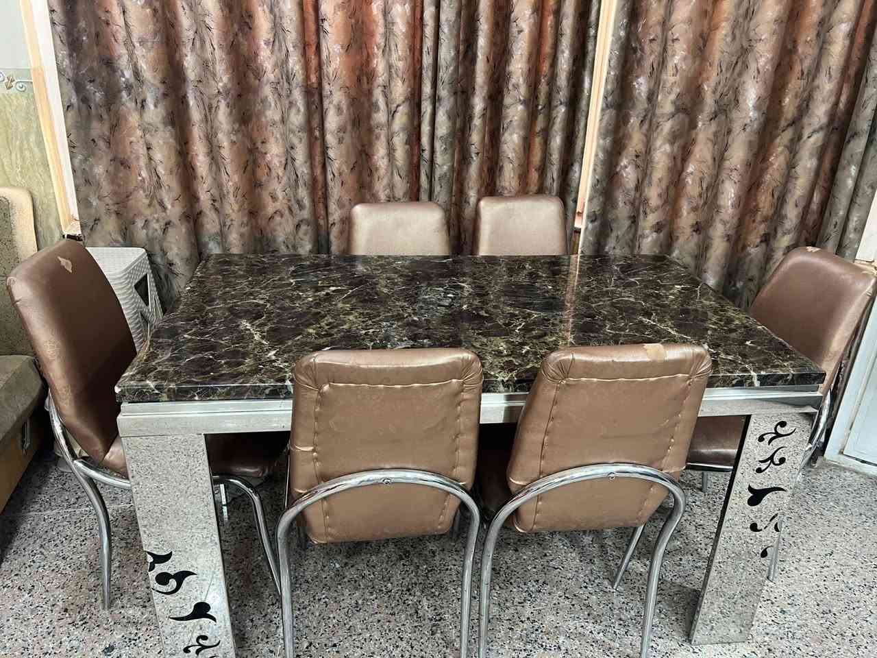 ميز للبيع هو وكراسيه ب١٥٠ وبي مجال


**إذا كنت صاحب هذا الإعلان وتريد حذفه لأي سبب، رجاءا أرسل رسالة إلى الدعم الفني**