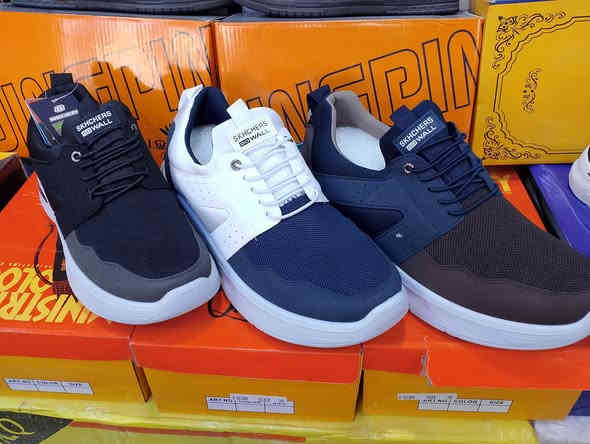 تراند شوز رياضي رجالي طبي درجه اولى القياس 41 42 43 44 45 السعر 13 العنوان قشله الصوب الصغير قرب الصالونات مجمع عباس البناوي رقم الموبايل *********** يوجد لدينا خدمه توصيل
