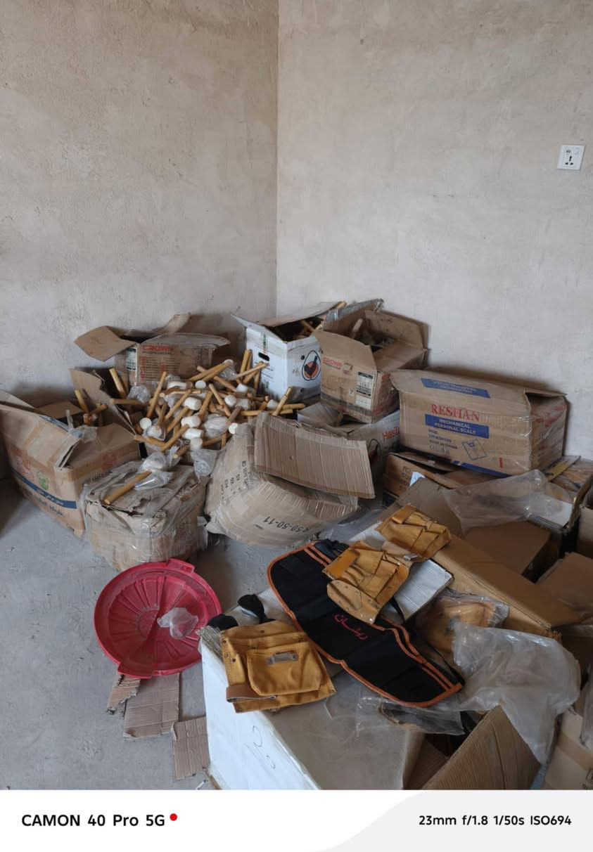 للبيع عدد يدويه للبيع تصفيه محلات بيع بسعر جمله وكميه شلعه وحده عنوني نجف للتواصل ***********
