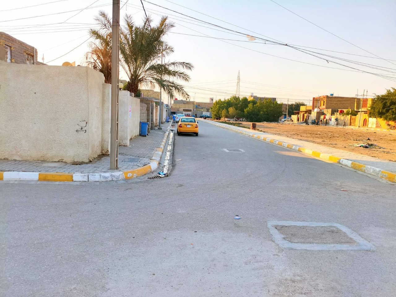بيت حي سعيد قرب مدرسة الاوتاد بظهر المدرسة ركن على شارعين مناسب وسعر قطعه هم مكان راقي ومرتب، غرفتين الطابق الثاني، وغرفه وهول ومطبخ وصالة وحديقه جبيره وصحيات داخلية وخارجية البيت عكاده نظيف ما بي اي رطوبه اوي شي، السعر 63وبيه مجال بسيط للشراي، ***********
