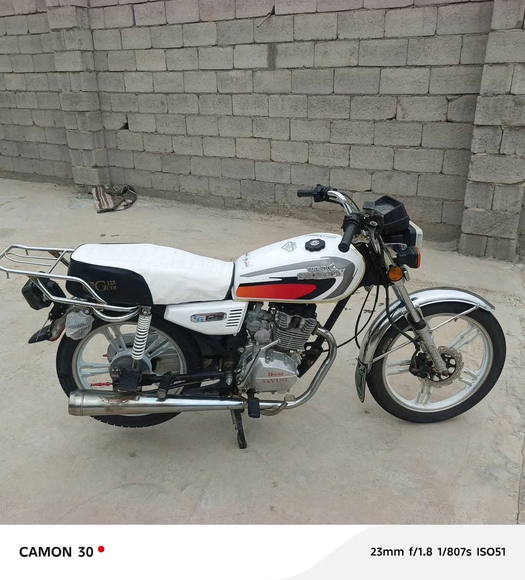 السلام وعليكم للبيع دراجة سيفان موديل 2021 مكفولة من كلشي اوراق كارتونية  مكاني ديالى قرية سراجق على طريق دلعباس السعر 425 وبيها مجال حك الجيه
الاستفسار 
***********
***********
