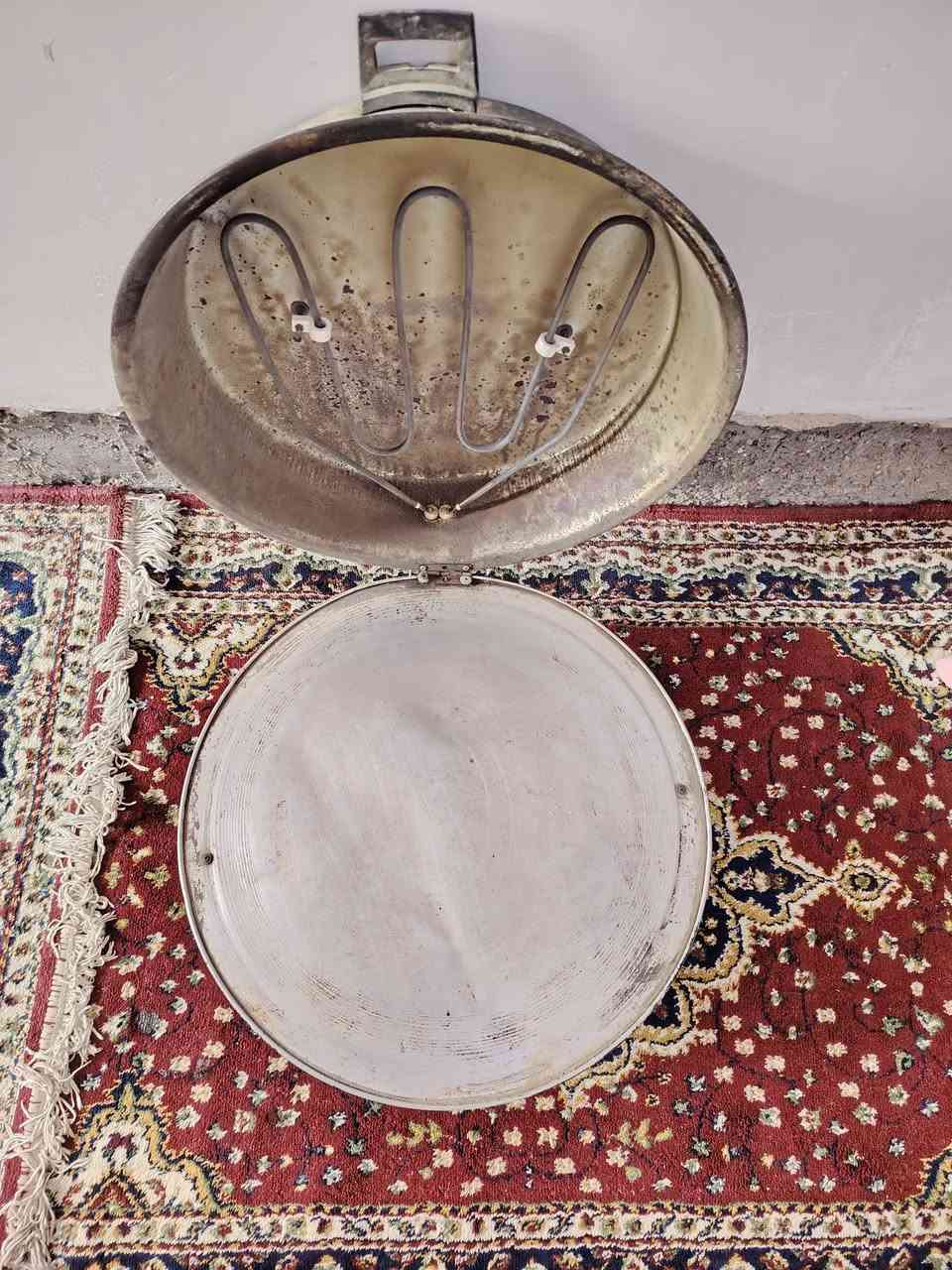 السلا عليكم 
اغراض للبيع . شاشه جنرال مبدل بيها لدات حجم 32+ماطور شحن كان متروك مايشتغل اعتقد بطاريات+قفص عصافير +تنور كهربائي.. الاستفسار ***********.السعر. بي خطر 😁لاحبي اتصل او راسلني ودلل لين ماعرف قيم بلي يرضى الله
