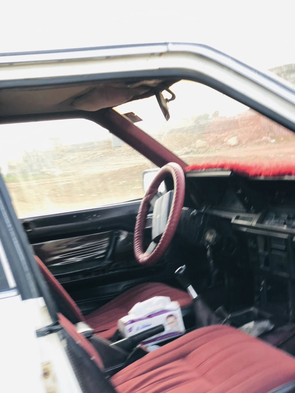 السلام عليكم سوبر موديل 1984 للبيع
كير ومحرك شرط لا صرف ولا نفخ كير عادي 

صبغ قطعتين چاملغ امامي وبونيد 

كهربائيات كلها شغاله 

تبريد كامل بس يعوزو غاز 

سنويه خضرا هزة جديدة رقم مسطرة سنوية بسمي 

العنوان موصل ايسر رقم الهاتف 

كورك *********** بي واتساب 

السعر 35 وبيها مجال
