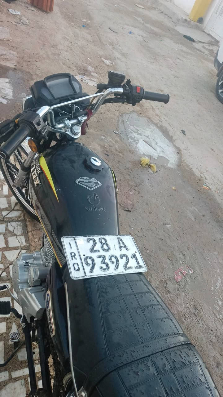 سيفان للبيع مديل 2022  رقم إنكليزي بسمي مكينه ما مفتوحه مكاني نجف الكوفه حي 17 تموز رقم موبايلي *********** سعره 950
