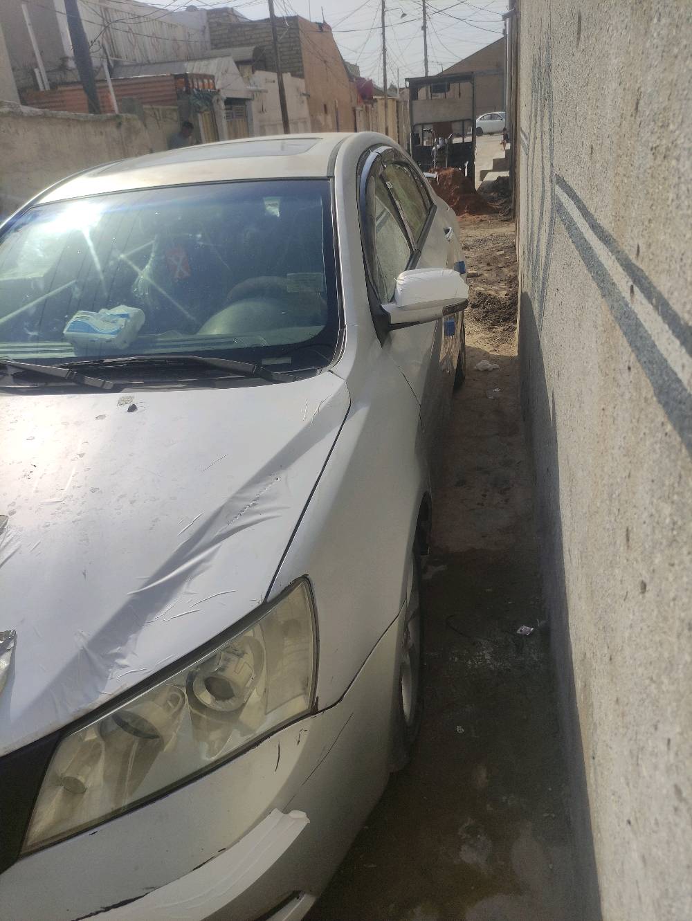 السلام عليكم ام كراند مديل13 كير مكينه شرط سياره كهربائيه جديده حداديه جديده مواصفاتها  لايتات زنون فتحه سقف حساسات خلفيه شاشه سياره اشاير ترحيب اشاير مري 