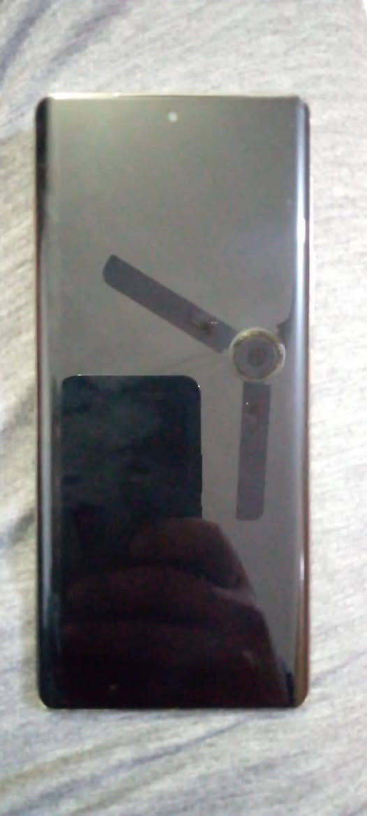 سلام وعليكم نوت 40 برو للبيع جهاز نضيف ممفتوح ابد شخط مابي بل بوبجي ٩٠ فريم ميحمه جهاز كامره فول دقه جهاز نضيف خصم حچي ذاكره ٢٥٦ سعر250 رقمي ***********
