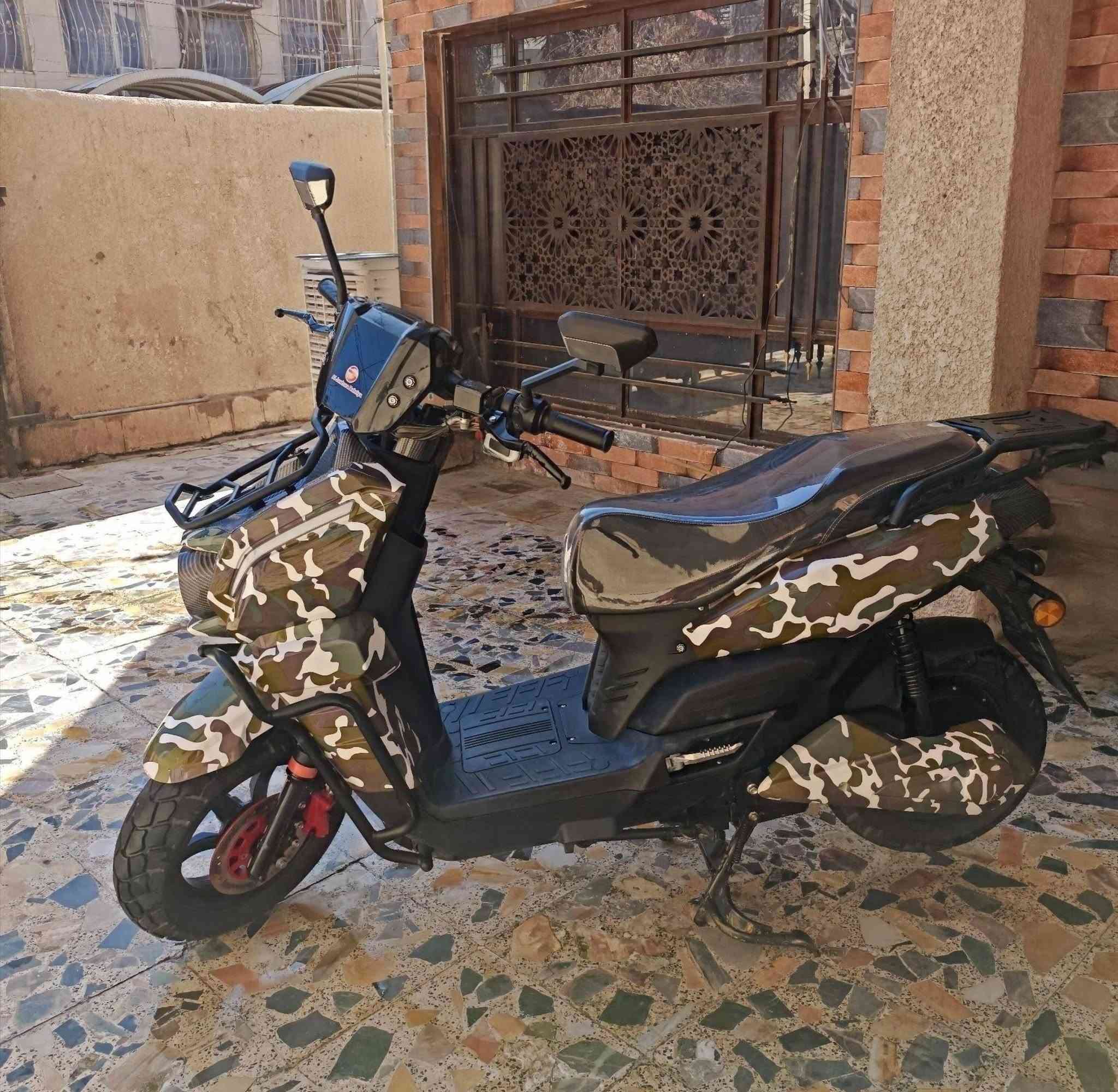 السلام عليكم 
دراجة اباتشي مدرع مطعم كاربون  اخو جديد
• بريكات هيدروليك ABS مانع من الانزلاق 
•دبلات طسه ناعمه جدا
• بطارية ليثيوم ايون 40 امبير  
• ملف نحاس حجم 2500w
• 💡 إشارات يمين ويسار + دبل إشارة
• 💡 لايت LED
• 🎮 مثبت سرعة
• 🏁 السرعة توصل 110 كم
• ⚙️ 3 نمر + مثبت سرعه
• ⚙️  نظام P + بك R + بلوتوث و صوت صالنصه بلادي
• 🔋 تمشيك تقريبًا 100كم بالشحنة الواحدة
• 🛞 تايرات تيوبلس 12 انش جبلي
• 📟 شاشة LCD بيها نظام تشخيص الأعطال
📍 المحافظة: بغداد – الدورة
📞 رقم الهاتف: ***********
