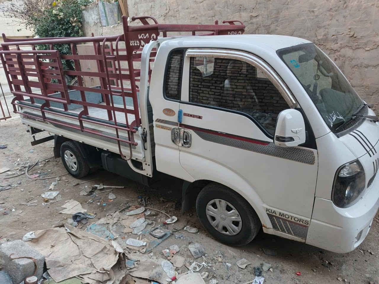 السلام عليكم
كيا موديل 2020 للبيع
 محرك جديد كير و اكسن تبريد شغال رقم شاصي واضح سيارة مال جناي  (المحجر مو وياهة)
 تحويل مباشر رقمها بابل انكليزي  بأسمي  مشروع وطني 
مكاني بغداد 
السعر 123وبيها مجال
***********
