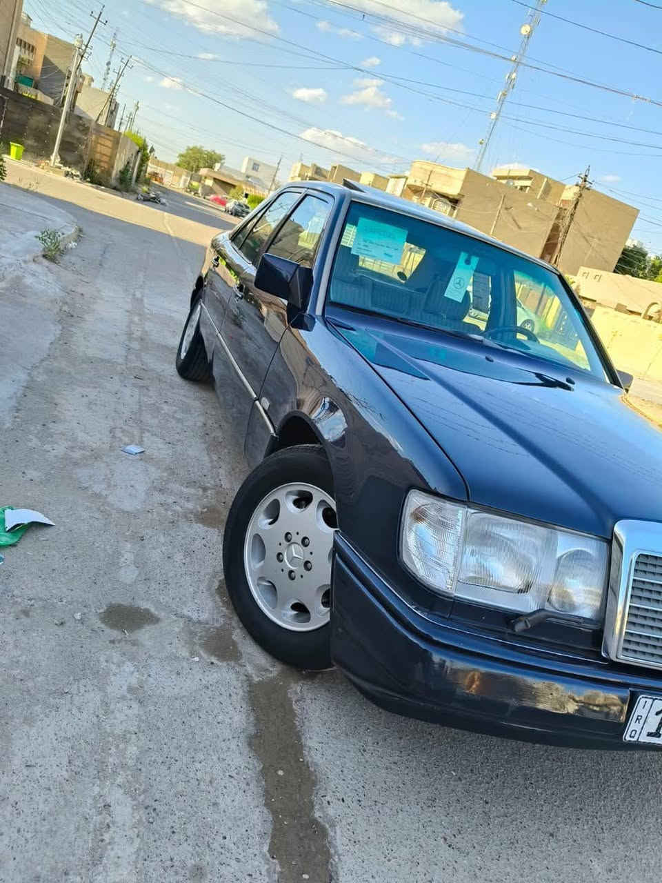 السلام عليكم مارسيدس للبيع
السياره مصبوغه عام مكينه 2500 مجاول 
فتحه جام كهربائي داخل مخمل 
تبريد شغال مكينه جديده كير جديد 
تخم تاير جديد السياره كامله 
رقم بغداد أنكليزي باسمي 
مكاني بغداد السياحي شارع محطه ابو زياد 
رقم الهاتف *********** 
السعر 75$
