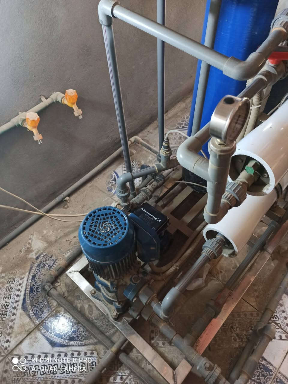 محطة تصفية ماي ارو للبيع ام 500 لتر سل ستيل كامله اي نقص مابيهه تانكيات 1 ابو 2000 و1 ابو 3000 العنوان الديوانية *********** السعر مليون ٤٠٠
