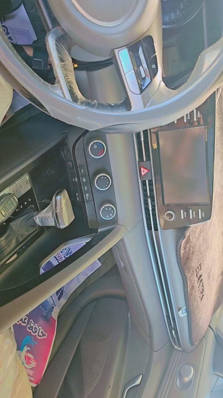 🚘 للبيع | هيونداي إلنترا 2022 خليجي
موديل: 2022
محرك ٢٠٠٠ دوش
مواصفات خليجي
اللون: أبيض
تشغيل بصمة
شاشة
رقم أربيل الجديد
🔹 السيارة بحالة جيدة، ويوجد ضربة موضحة بالصور
العنوان البصرة 
رقم الهاتف ***********
