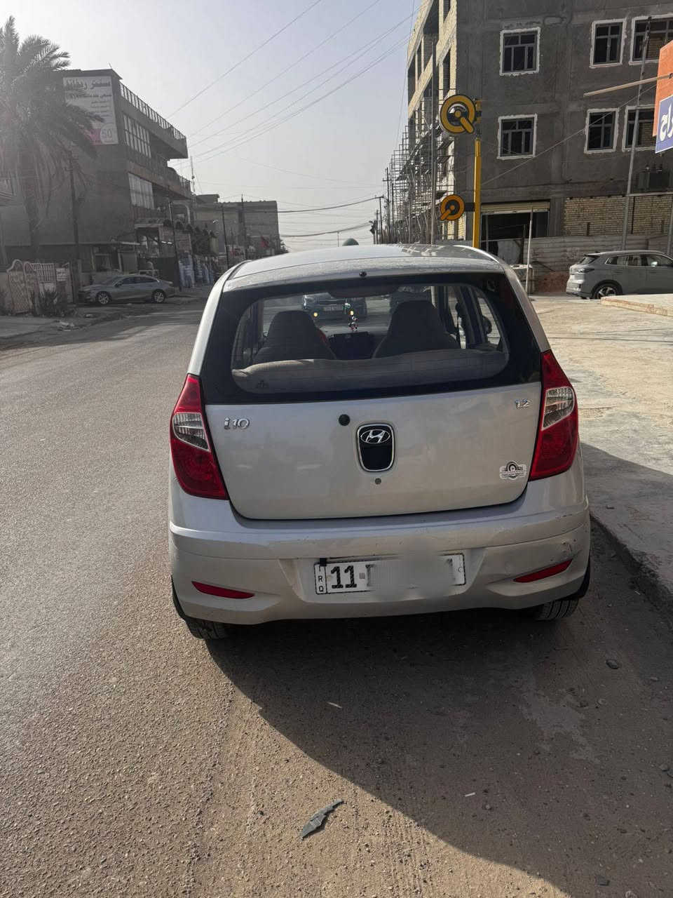 السلام عليكم ورحمه الله وبركاته
هيونداي i10 موديل2015 سيارة نظيفة بيها كم بارد بسيطات موضحات بالصور المرفقة بأسمنه رقم بغداد دولي ماشية 72 الف كم  تبريد تدفأة مكينة كير السيارة نظيفة و بناتية حلوة و خير من الله 
وياها قاعدة فيول بمب احتياط و مسجلها الاصلي هم . 
سعرها 92 ورقة بيها مجال بسيط جدا حك الجيه و بدون احراج . مكانها الأمين الثانية/ المعلمين 
***********
