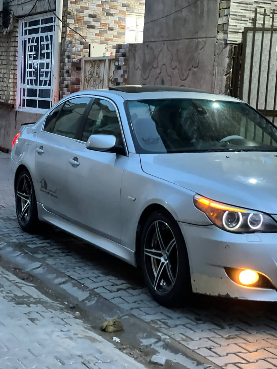 السلام عليكم اخوان N52 E60 528 2008للبيع صاروخ كامل جديد مكينه وكير 30 صار شهرين من شادهن عربانه خلفيه جديده صدر امامي جديد منضومة تبريد جديده تبريد ثلج السيارة بغداد بااسمي سنويه ساقطه مواصفاتها معروفه فتحه جلد مري قلاب بردات خزن ميموري فتحه حساس خلفي دوس m دعاميات m السيارة وارد امريكي كلين تايتل بيه قطع صبغ ابيعلك حزام كشناتها تعبانه والسيارة خير من الله منضمومه بانزين جديده واني بالخدمه سعرها 108$ وبيه مجال حك الجيه رقمي *********** ابو عباس وتشلعون عيوني
