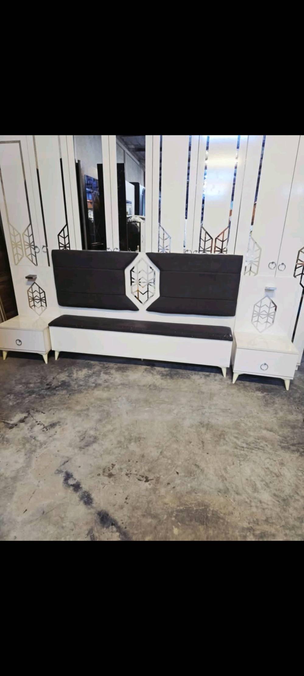 غرفة نوم مستعملة🇹🇷
موديل حديث 👌
 نضافة90 ٪💯
عدد القطع / 9 💥
سريره /مخزن 📥
شازلون /مخزن 📥
قماش /وتر بروف أصلي 💥
نضام / أبواب🚪
بيه كنتور طفل اضافي بابين 🍃
سعرها /850 قفل 💸
