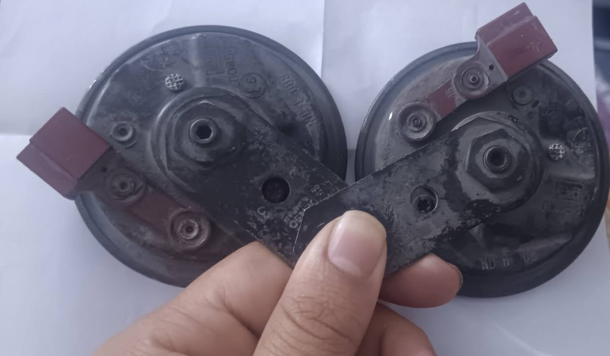 هورنات سيدان فيشه حمره
***********
السعر 200
